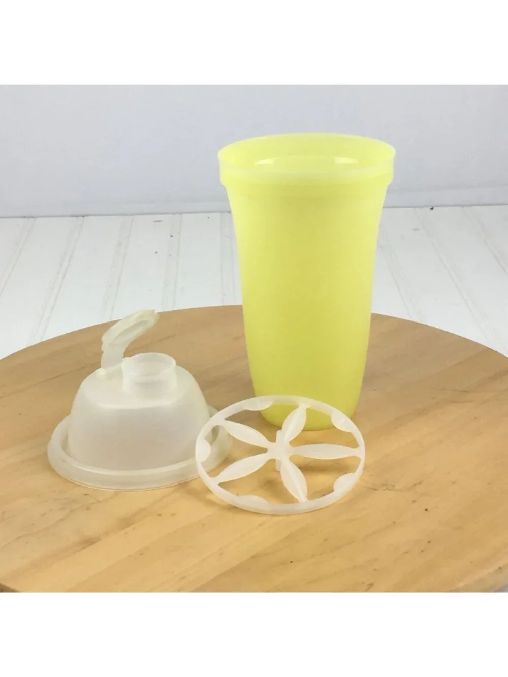 Tupperware Yellow Quick Shake Drink Dressing Mix Blender Container #844-1 USA